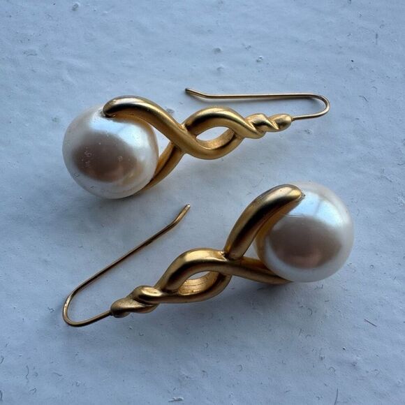 Good Tone Pearl Drop Earrings - Picture 5 of 7